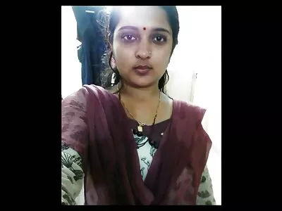 பொன்னிற MILF முற்றிலும் இயற்கையான உடல் வளைவுகளைக் கொண்டுள்ளது மற்றும் மிகவும் உணர்ச்சிவசப்பட்டது