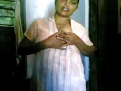 ஆலிஸ் லைட்ஹவுஸ் ஆன்லைன் நண்பர் டாமி குன்னுடன் அதைப் பெறுகிறார்