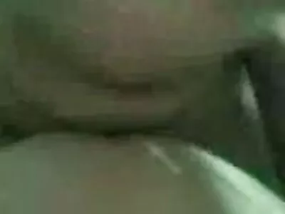 பஸ்டி எம்ஐஎல்எஃப் கணவனின் சக ஊழியரின் சவாரி மூலம் கொண்டாடுகிறது