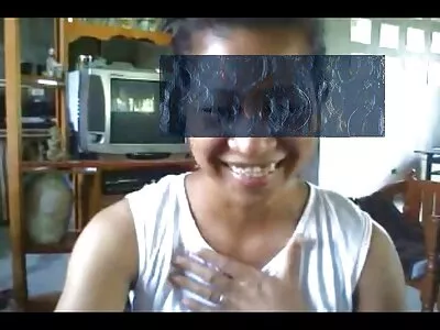 இளம் டீன் ஹன்னா ஹாவ்தோர்ன் தனது மொட்டையடித்த புண்ணை அழித்துவிட்டார்