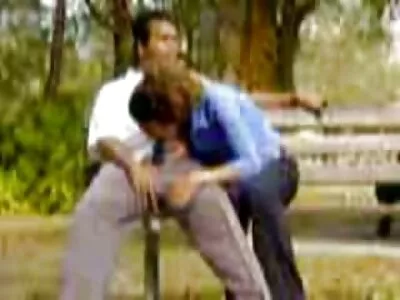 மெல்லிய பொன்னிறம் அவளுடைய உடலை கடுமையான பாலியல் சோதனைக்கு உட்படுத்தும்