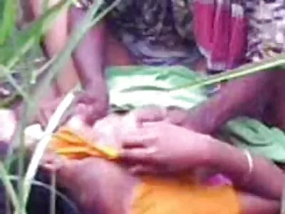 ஹங்கேரிய அன்பான லோரன் மினார்டி காரில் அறைந்தார்