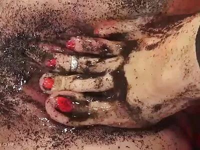 இளஞ்சிவப்பு பொன்னிற அம்மா நத்யா பாசிங்கர் ஒரு இளம் ஸ்டுடால் சிக்கினார்