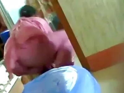 திவாஸ் உறிஞ்சும் ஒரே நோக்கத்துடன் நண்பர்களிடம் வந்தார்