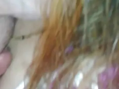 POV விவகாரத்தில் அவரது அழகான பொன்னிற காதலியுடன் நண்பர் படங்கள்